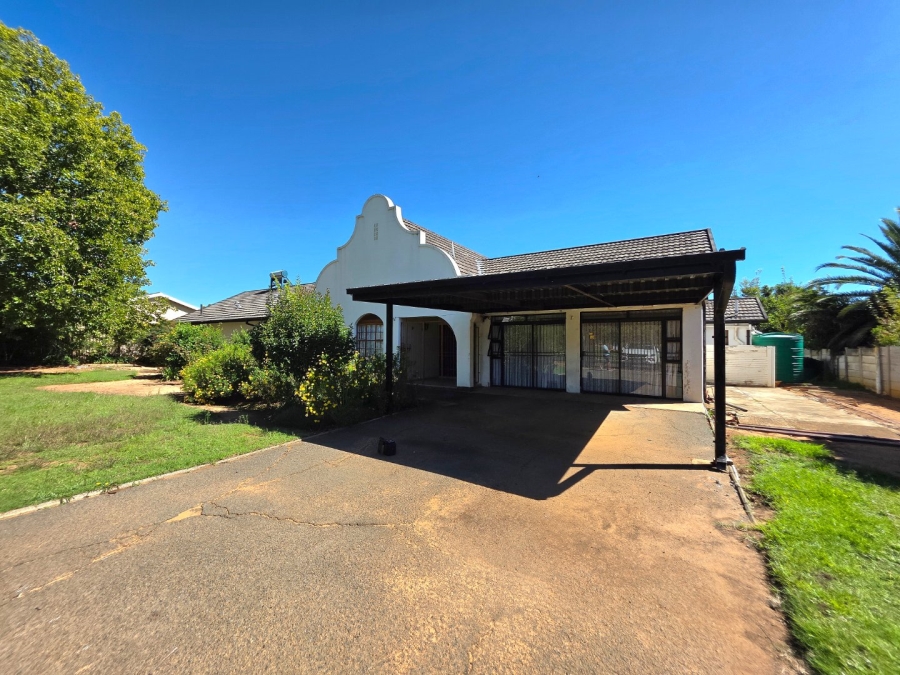 11 Bedroom Property for Sale in Universitas Free State